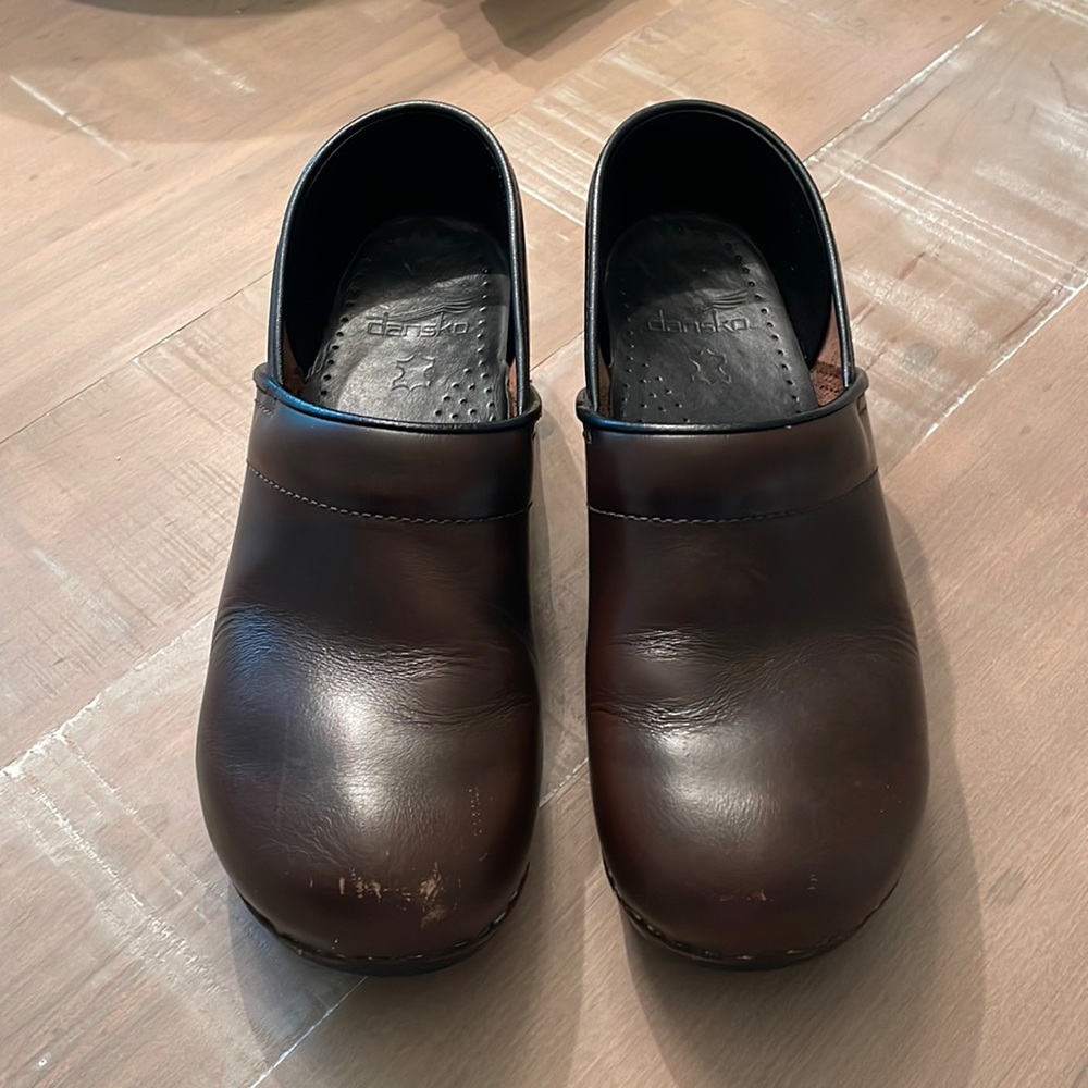 Brown danskos
